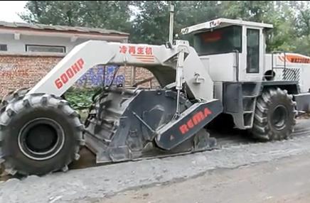 南阳Wepay重工WR2300E上蔡S213省道施工